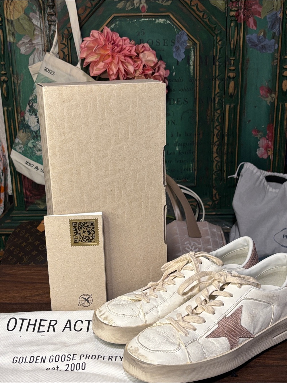 ✨Live Show Listing✨Golden Goose Off-White Leather Sneakers with Pink Star Accent